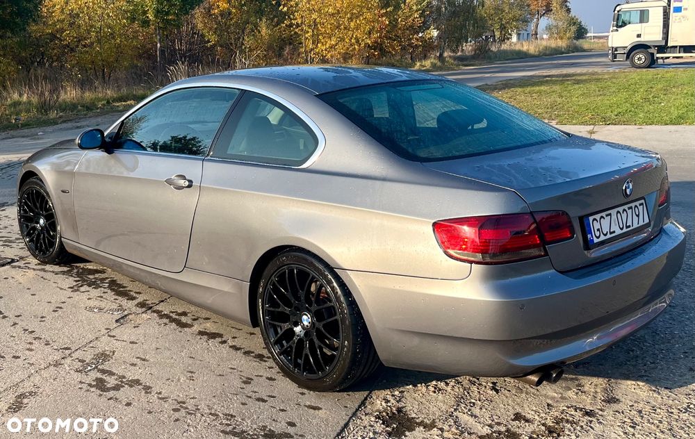 BMW Seria 3 325i - 3