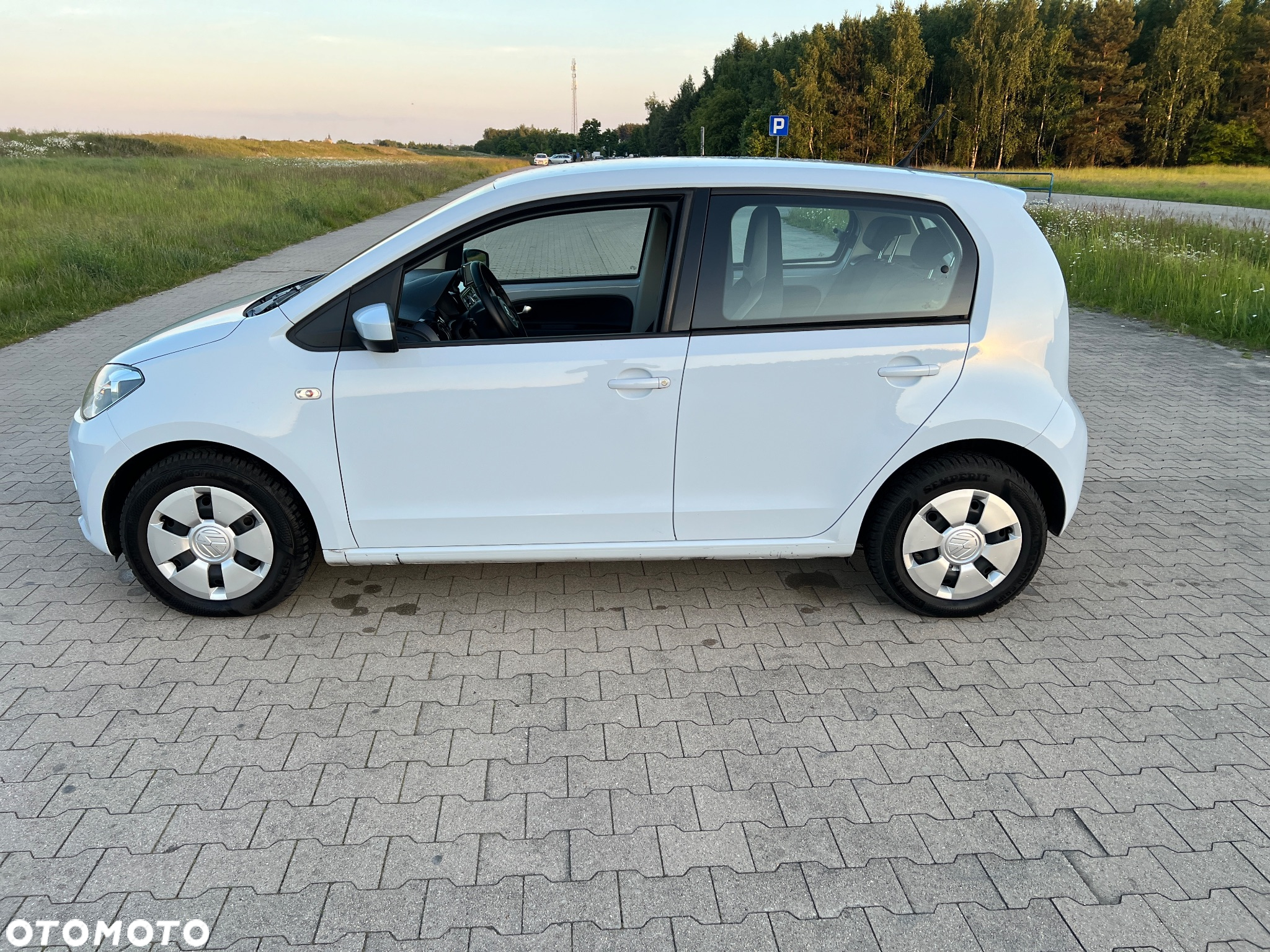 Volkswagen up! eco Active - 7