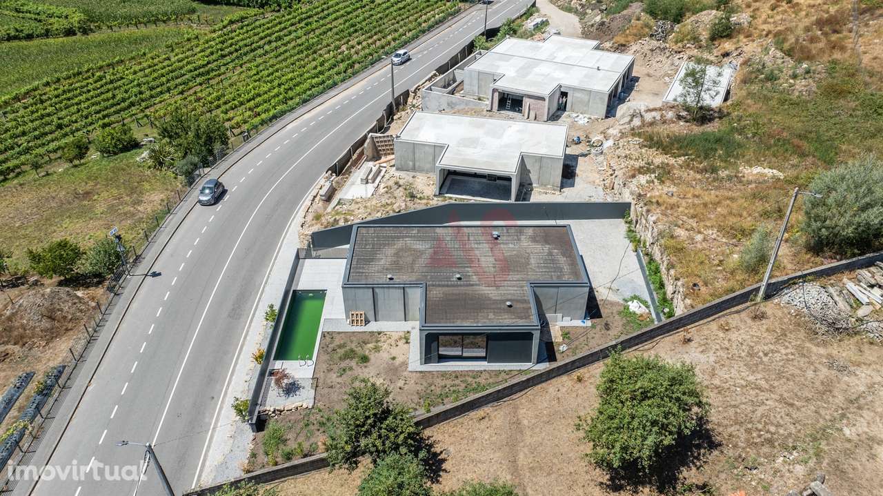Moradia Térrea T3 com Piscina | Nova | Leitões, Guimarães - Grande imagem: 4/34