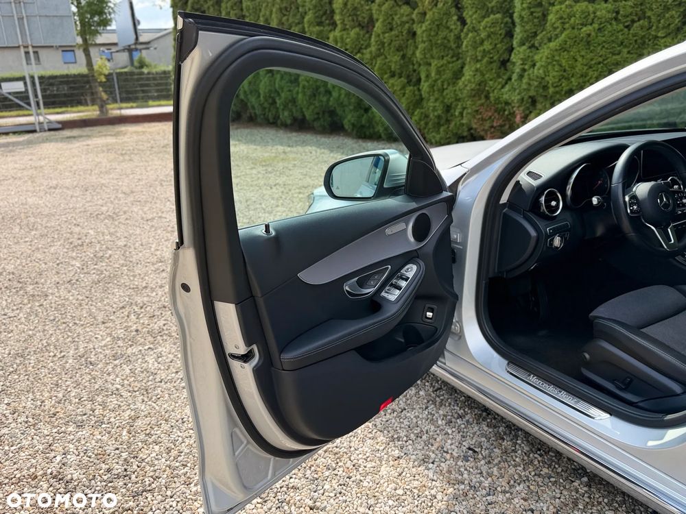 Mercedes-Benz Klasa C 180 9G-TRONIC Avantgarde - 19