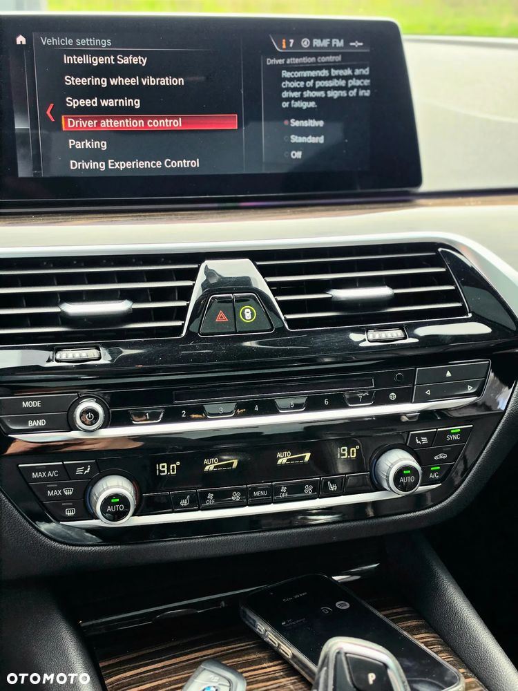 BMW Seria 5 520i Sport Line - 27