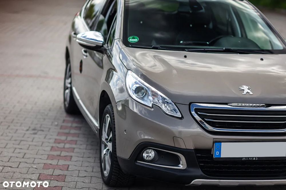 Peugeot 2008 1.2 Pure Tech Style S&S - 9