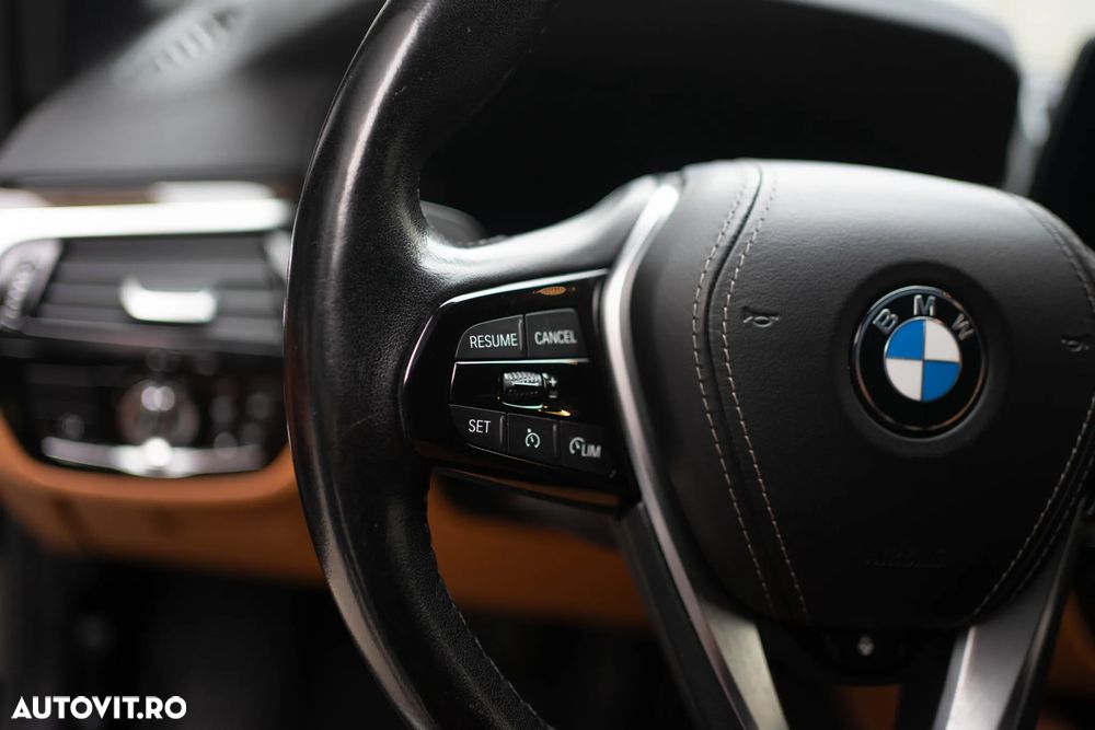 BMW Seria 5 530e Aut. Luxury Line - 15