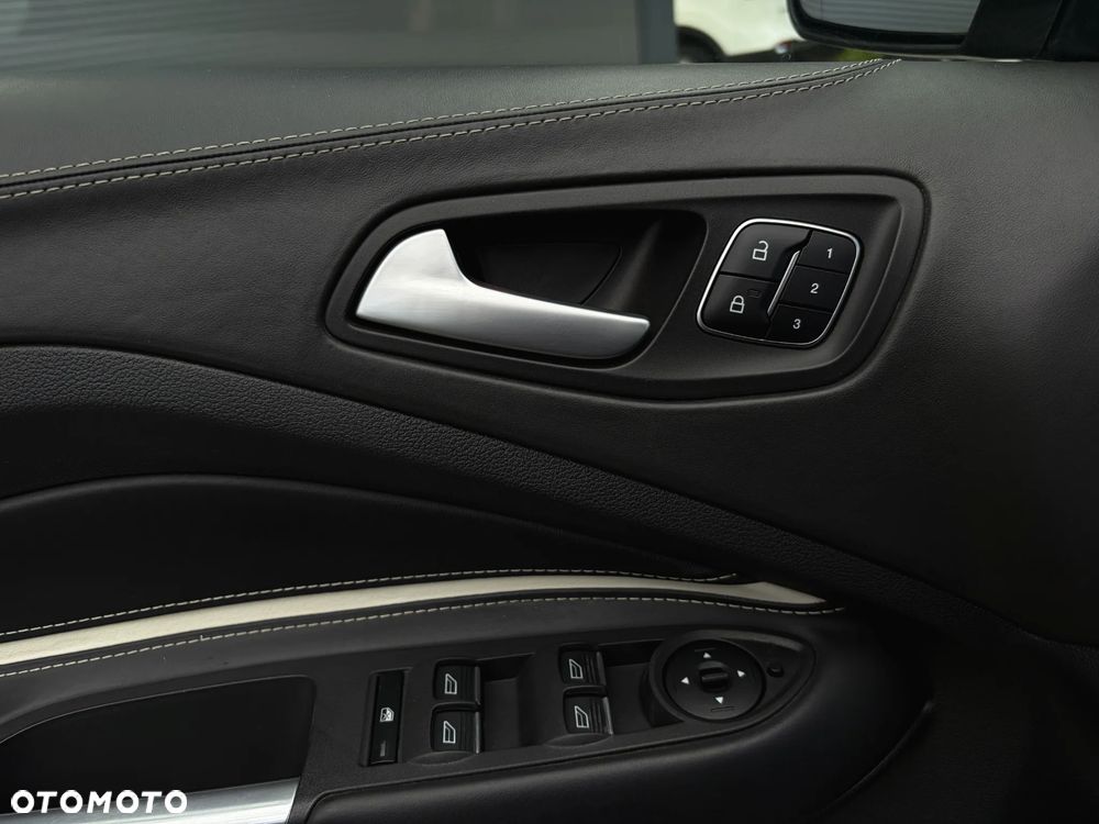 Ford Kuga 2.0 TDCi 4x4 Vignale - 33
