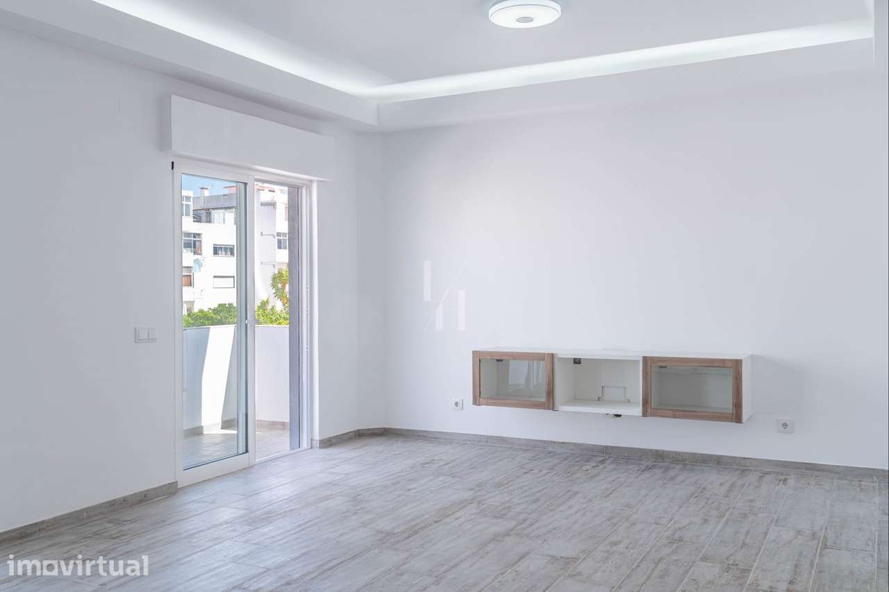 Apartamento T2 renovado para venda em Quarteira - Grande imagem: 5/21