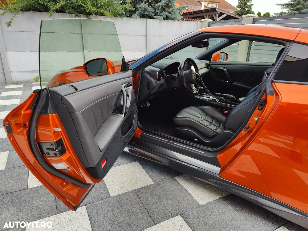 Nissan GT-R - 10