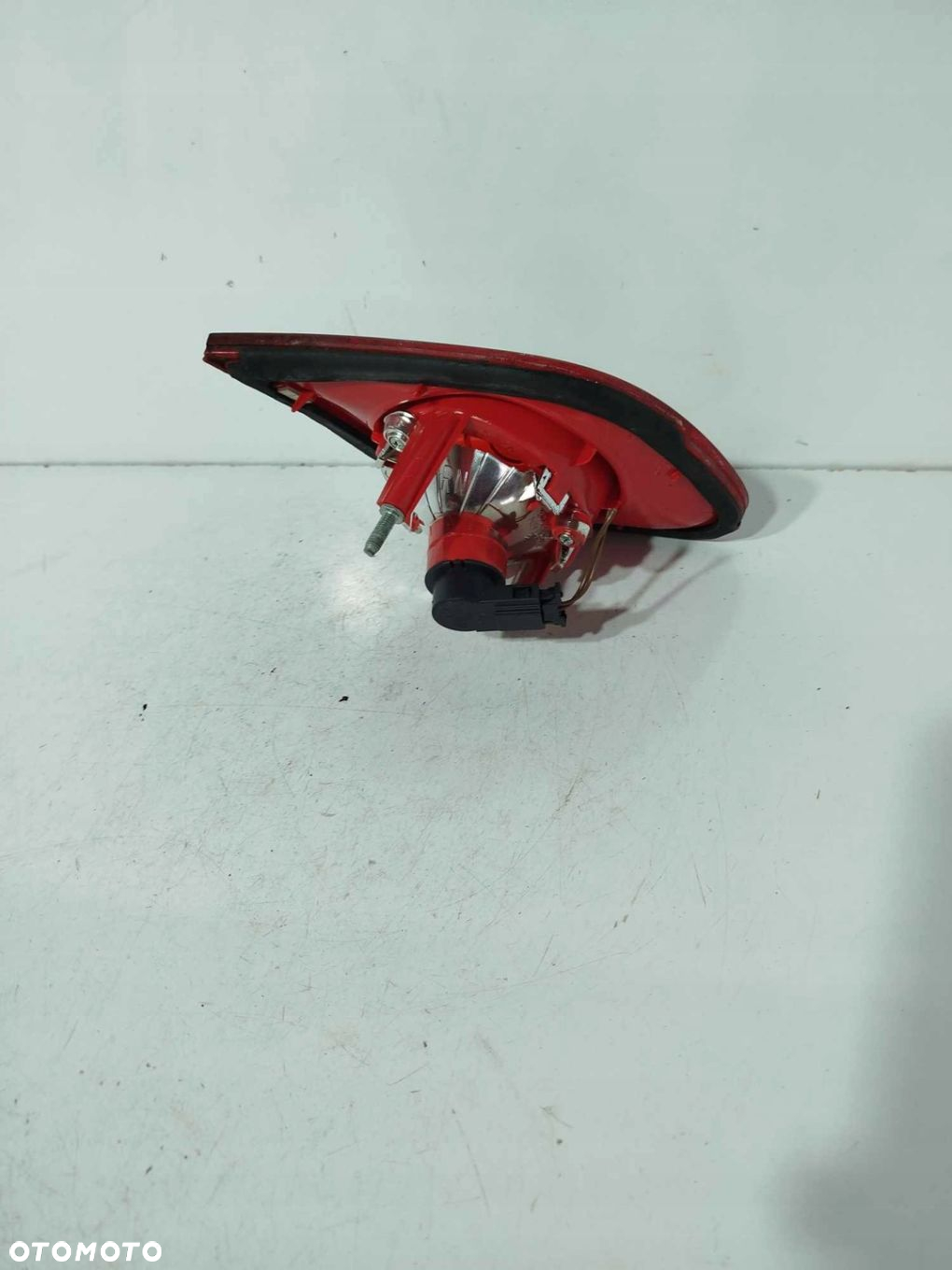 LAMPA PRAWA TYŁ TYLNA W KLAPĘ VW PASSAT B6 05-10 - 2