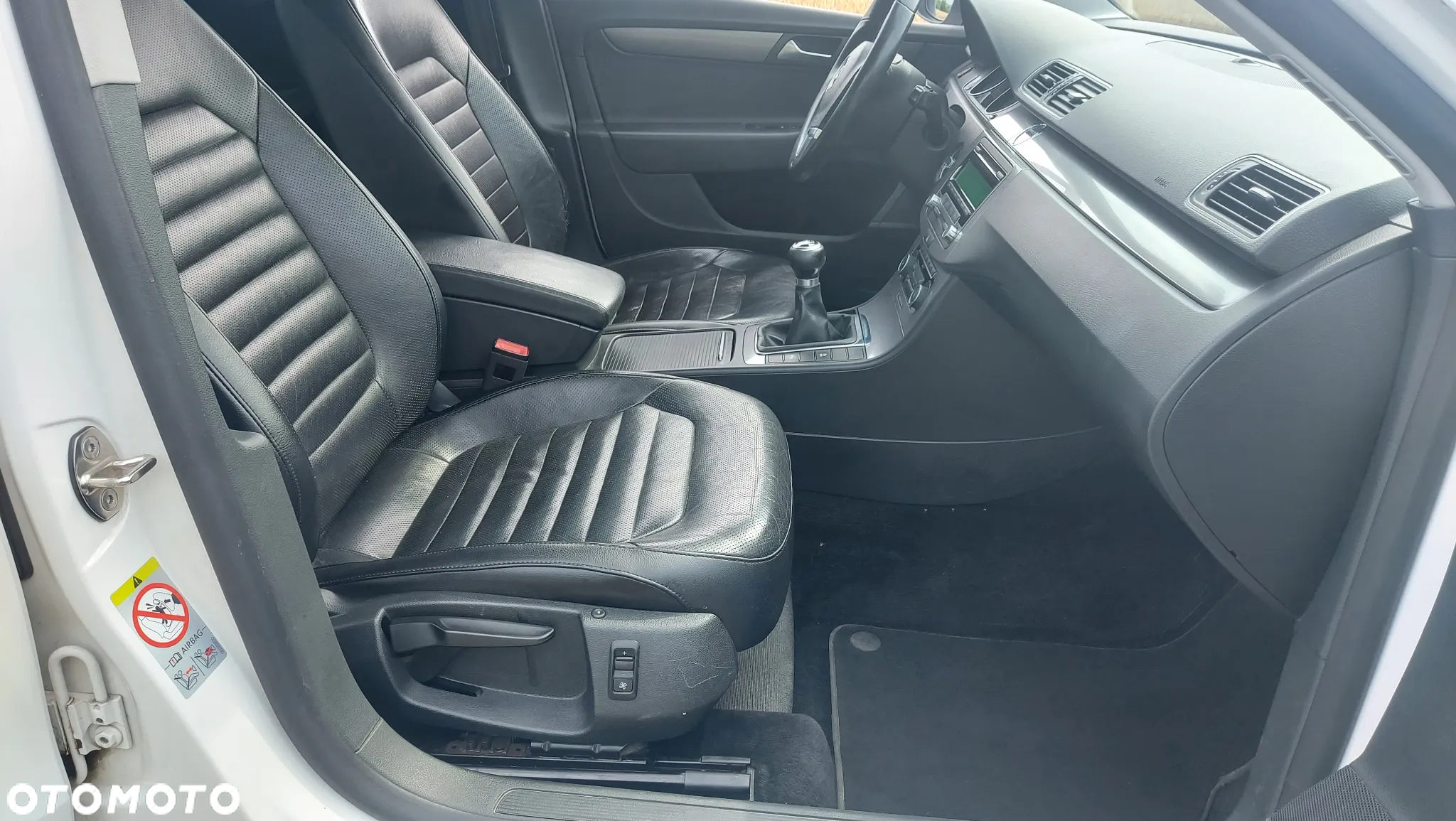 Volkswagen Passat 1.6 TDI DPF BlueMot Highline - 8