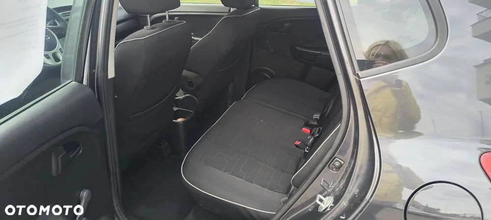 Kia Venga - 18