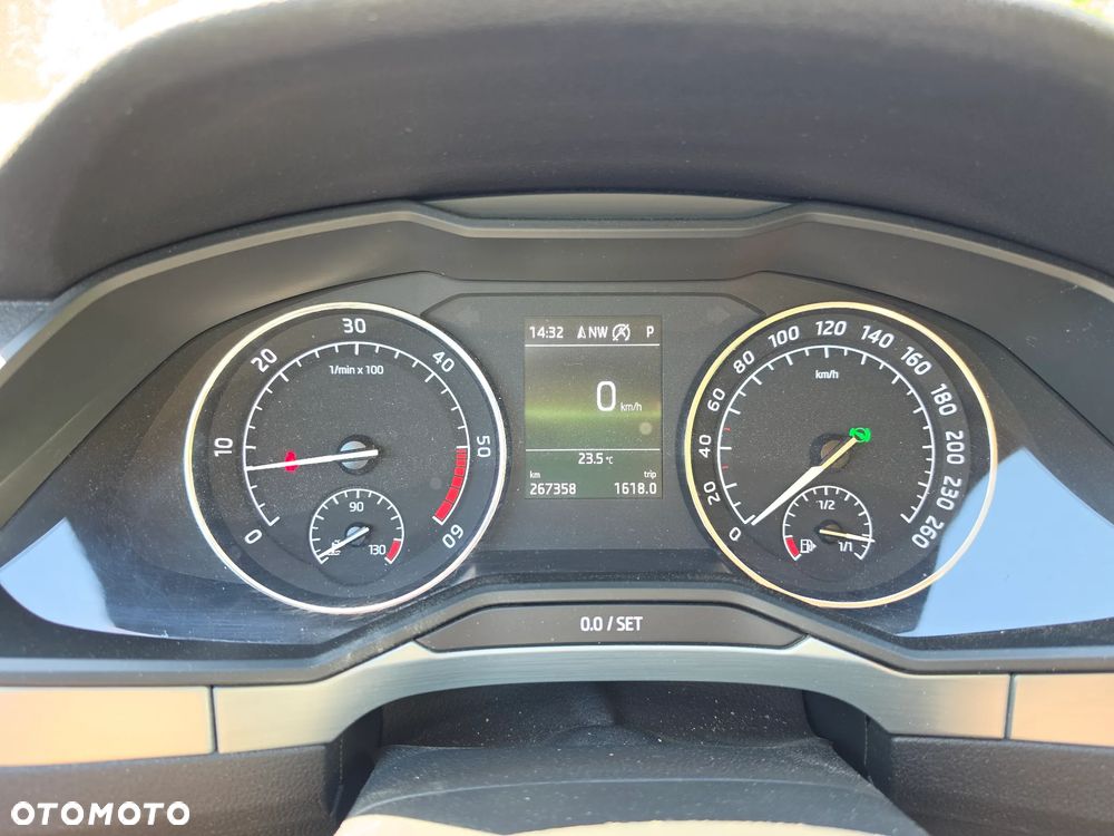 Skoda Superb 2.0 TDI Ambition DSG7 - 13