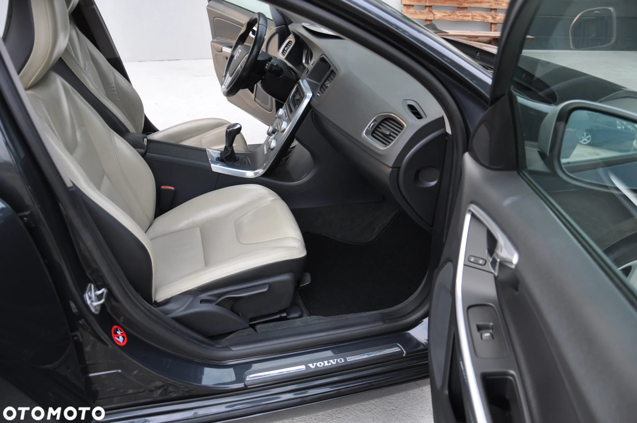 Volvo V60 D4 Drive-E R-Design Summum - 34