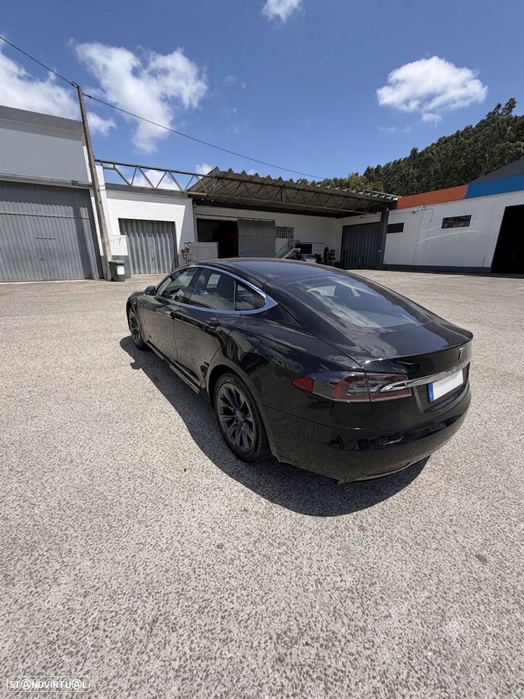 Tesla Model S - 2