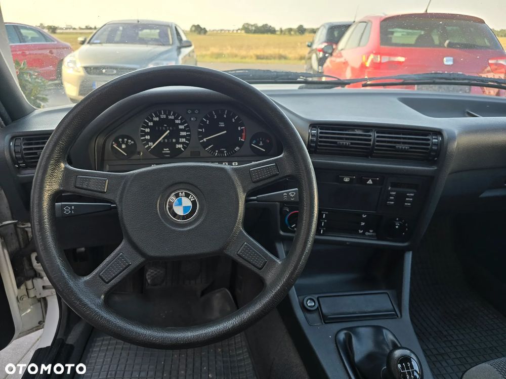 BMW Seria 3 318i - 10