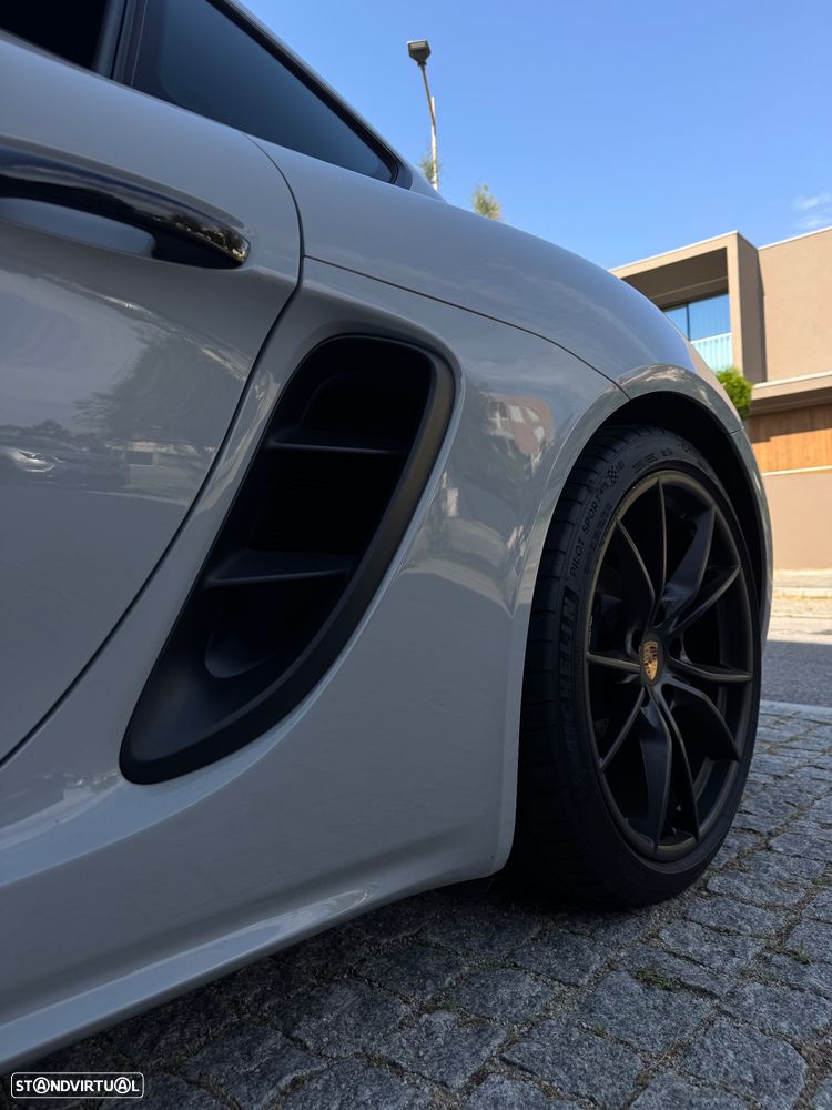 Porsche 718 Cayman 2.0 T - 23