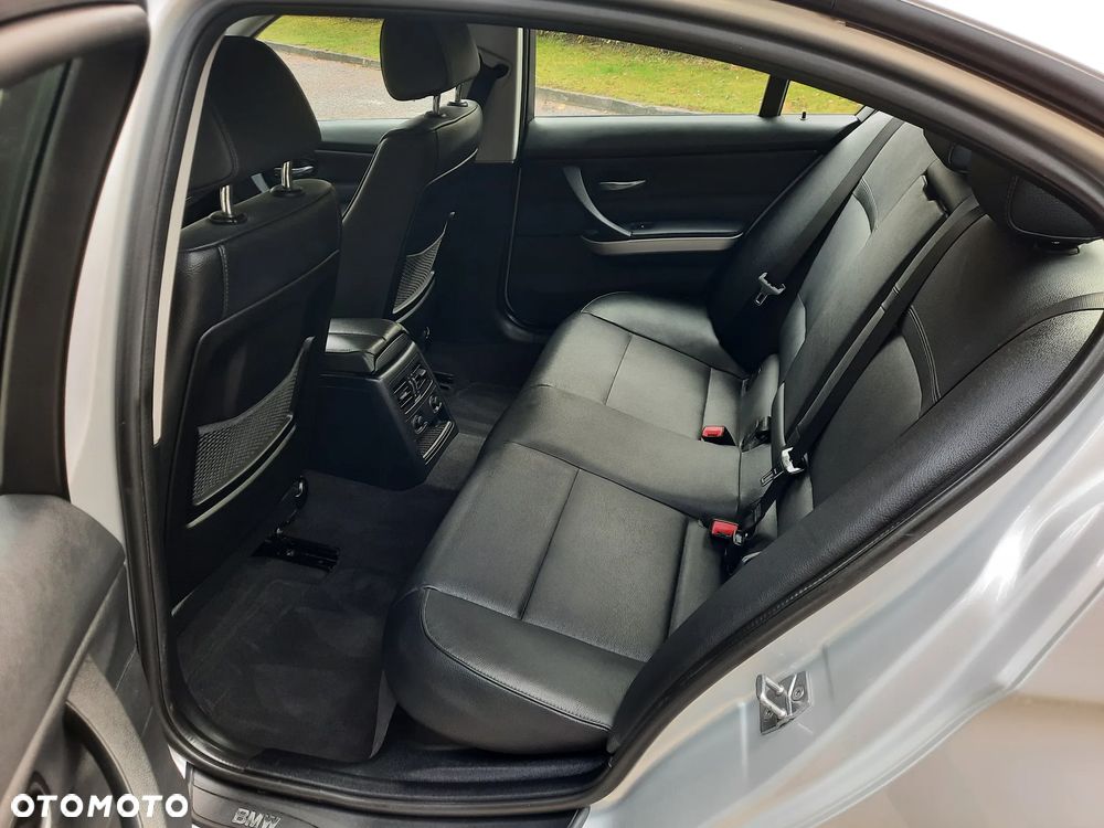 BMW Seria 3 320i Edition Exclusive - 28