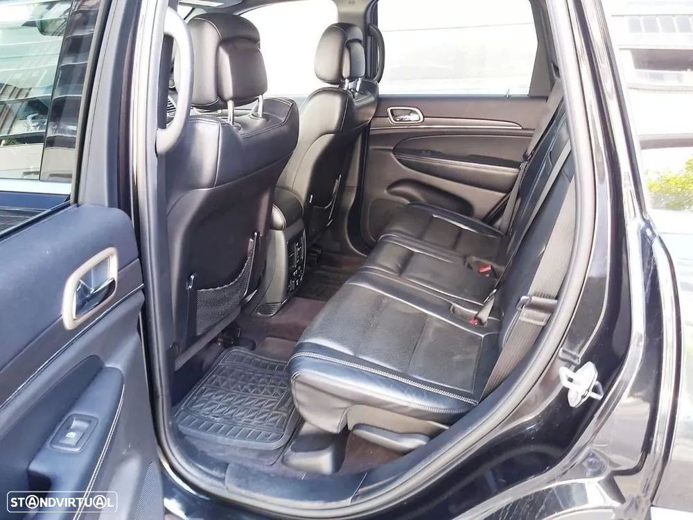 Jeep Grand Cherokee - 30