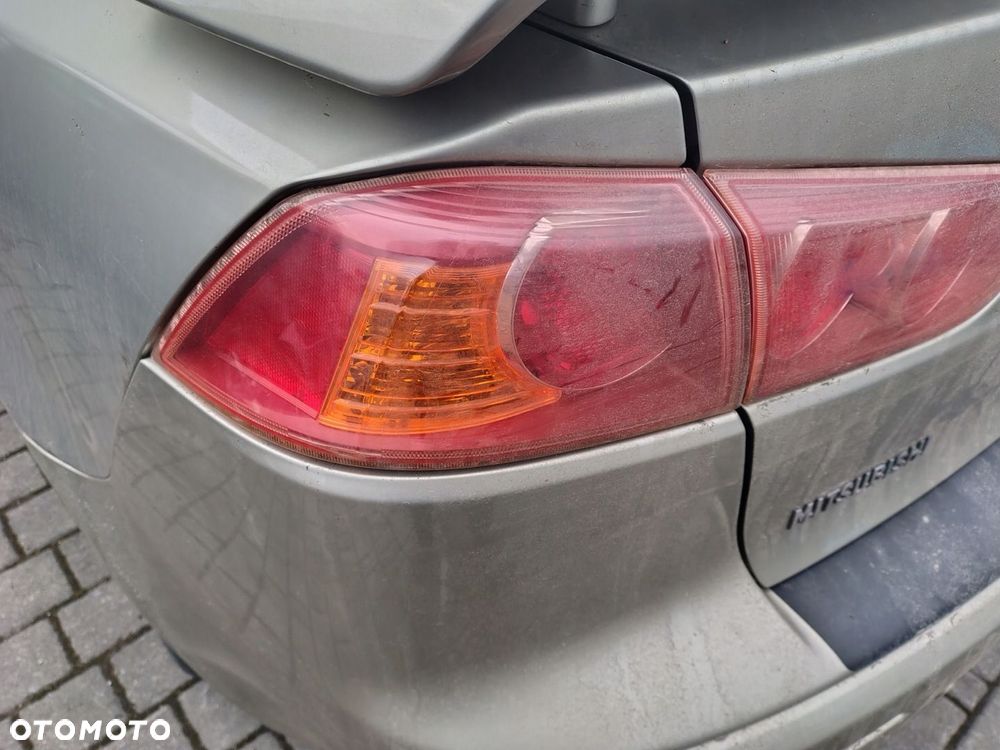 MITSUBISHI LANCER VIII SEDAN LAMPA LEWA TYŁ TYLNA W BŁOTNIK EU - 1