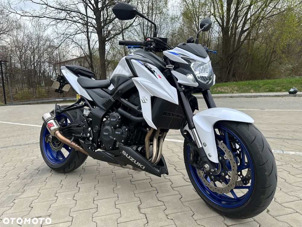 Suzuki GSX - 3