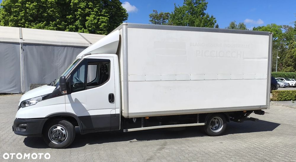 Iveco Daily 3,0 kontener z windą - 3