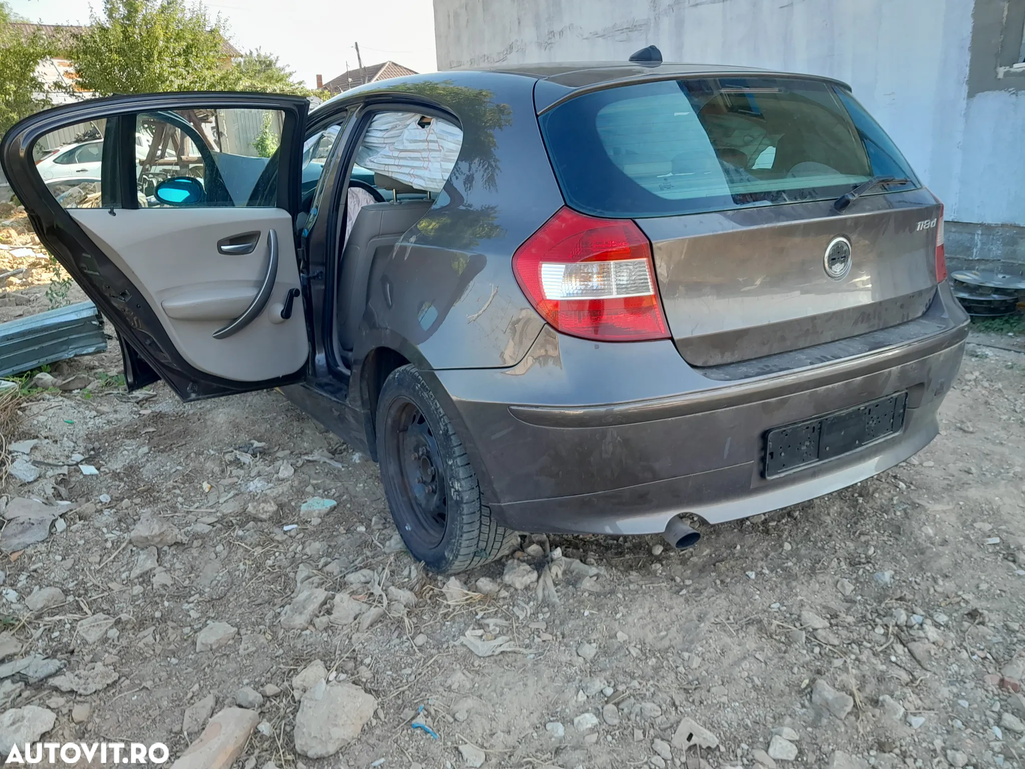 Dezmembrez Bmw seria 1 118D 90kw(122cp) - 2