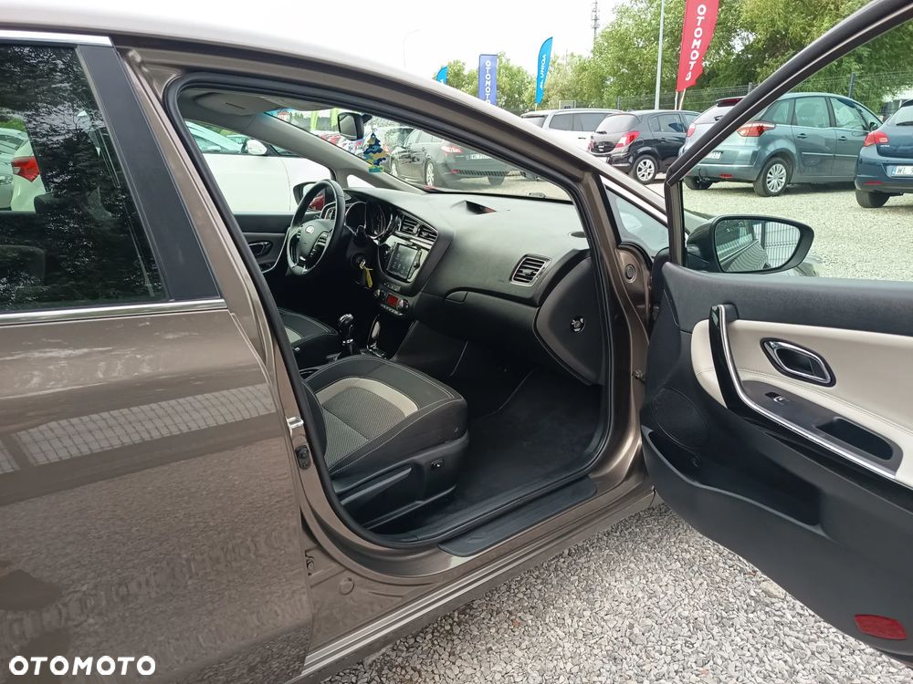 Kia Ceed 1.6 GDI Dream Team Edition - 31