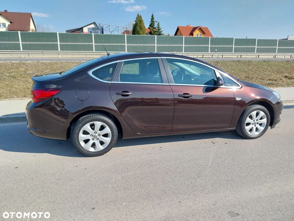 Opel Astra 1.4 T Executive EU6 - 25