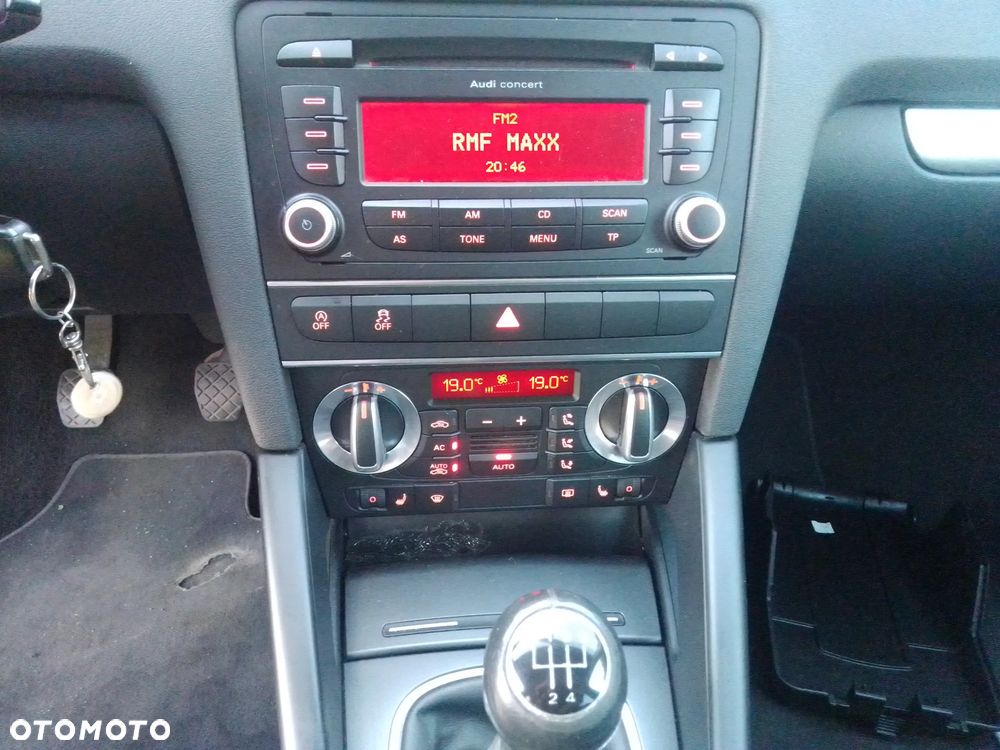 Audi A3 Sportback 1.6 TDI DPF Ambiente - 18