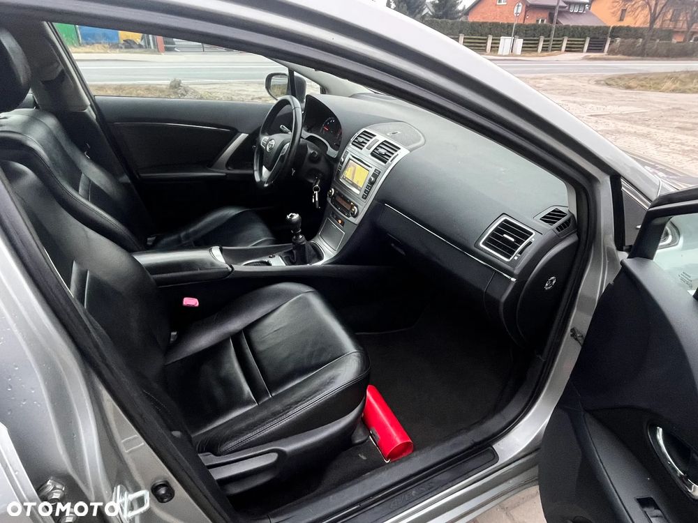 Toyota Avensis 1.6 Premium - 20