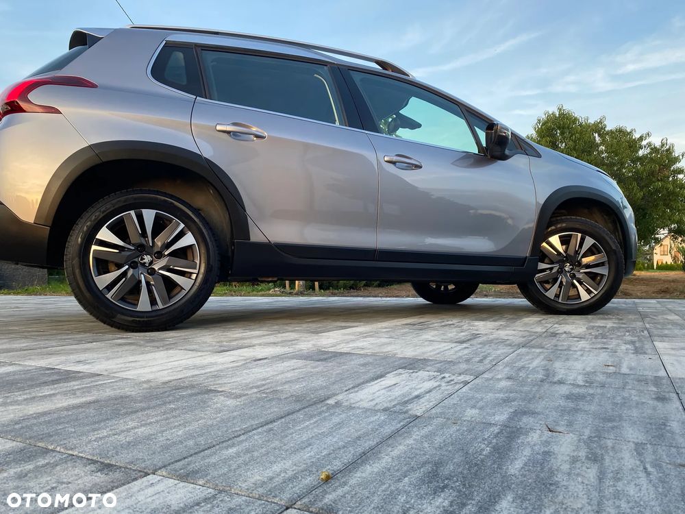 Peugeot 2008 1.2 Pure Tech Allure S&S EAT6 - 3