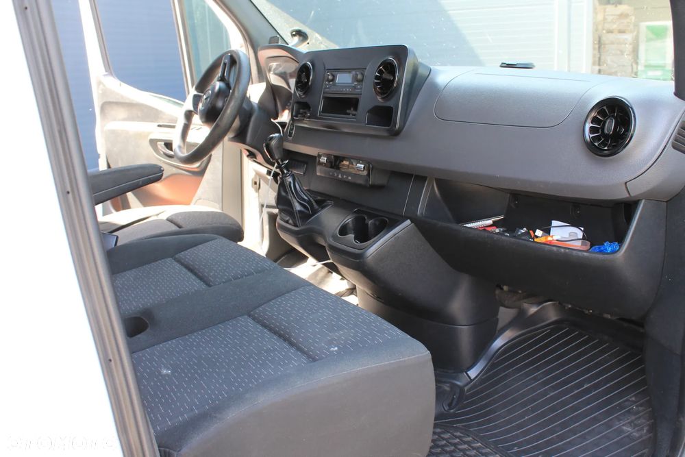 Mercedes-Benz Sprinter - 14