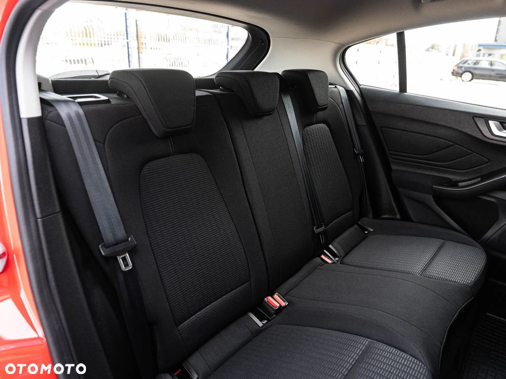 Ford Focus 1.0 EcoBoost Active Business - 27