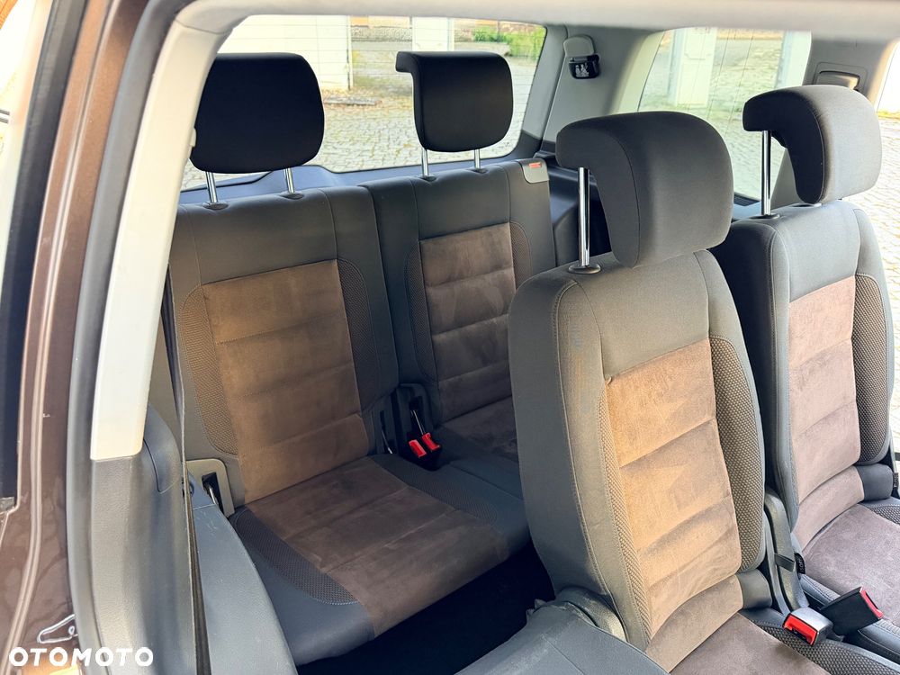 Volkswagen Touran 2.0 TDI DPF BlueMotion Technology STYLE - 11