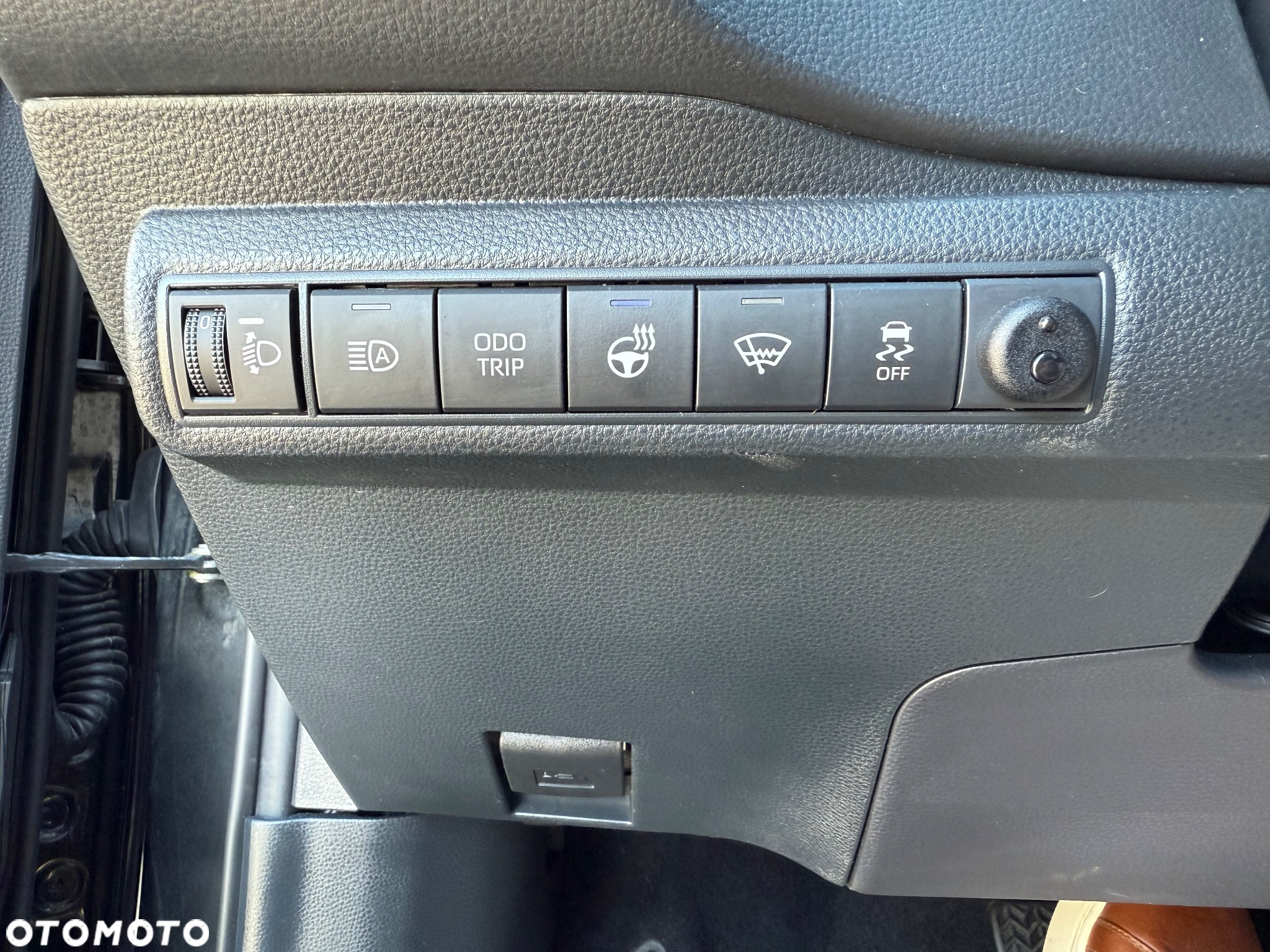 Toyota Corolla 1.8 Hybrid Comfort - 24