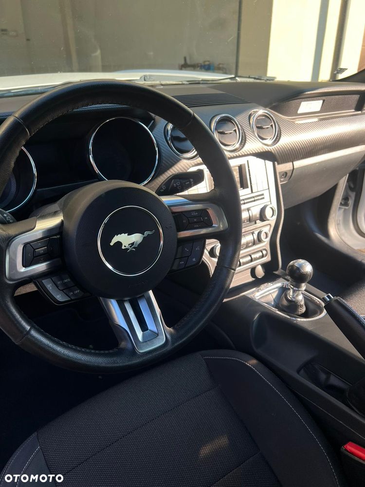 Ford Mustang 3.7 V6 - 6