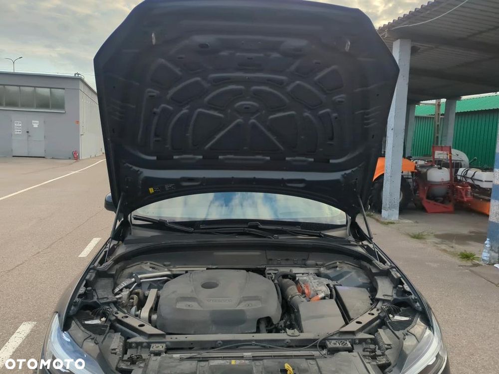 Volvo XC 60 T6 Plug-In Hybrid AWD Ultra Dark - 8