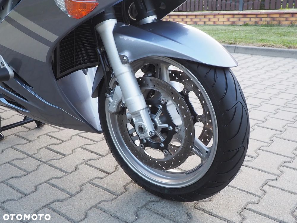 Yamaha FJR - 28