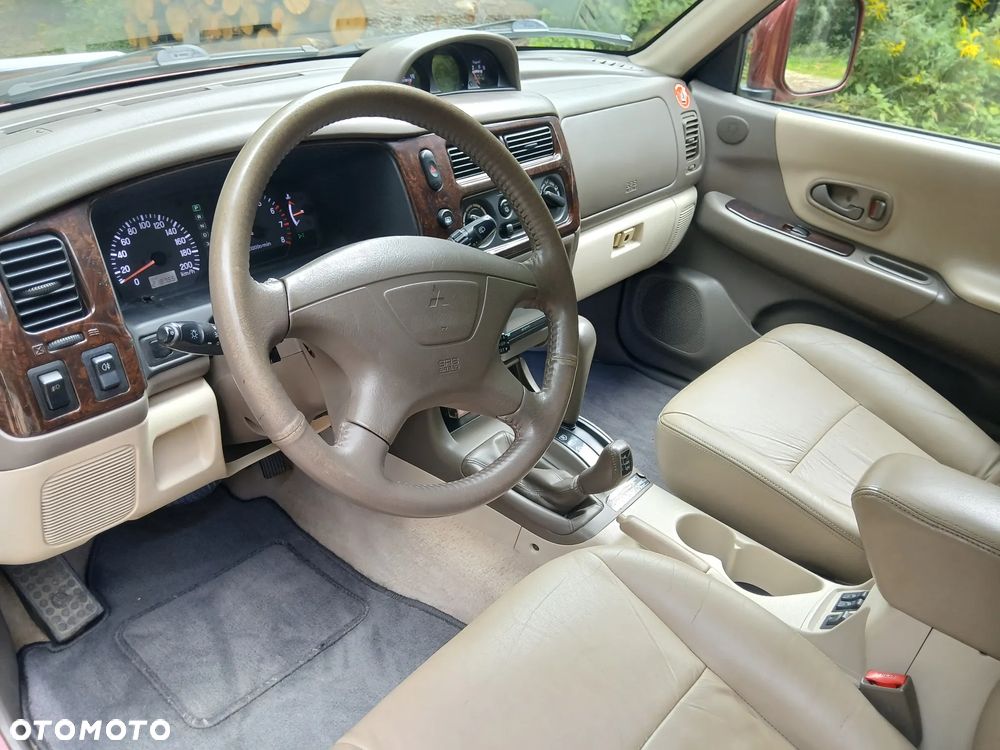Mitsubishi Pajero - 13