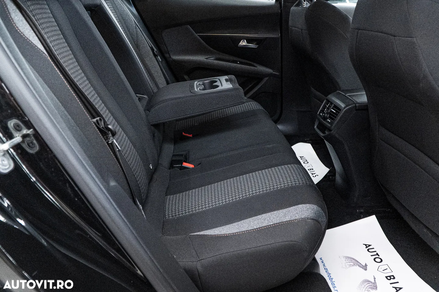 Peugeot 3008 1.2 PureTech 130 EAT8 Allure Pack - 8