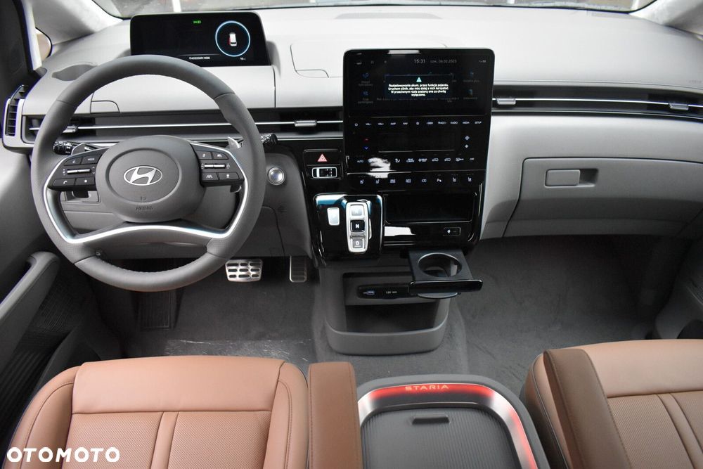 Hyundai Staria - 16
