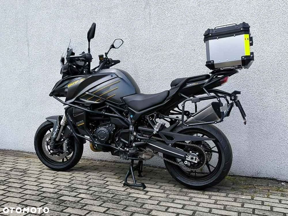 QJMOTOR SRT900S - 10