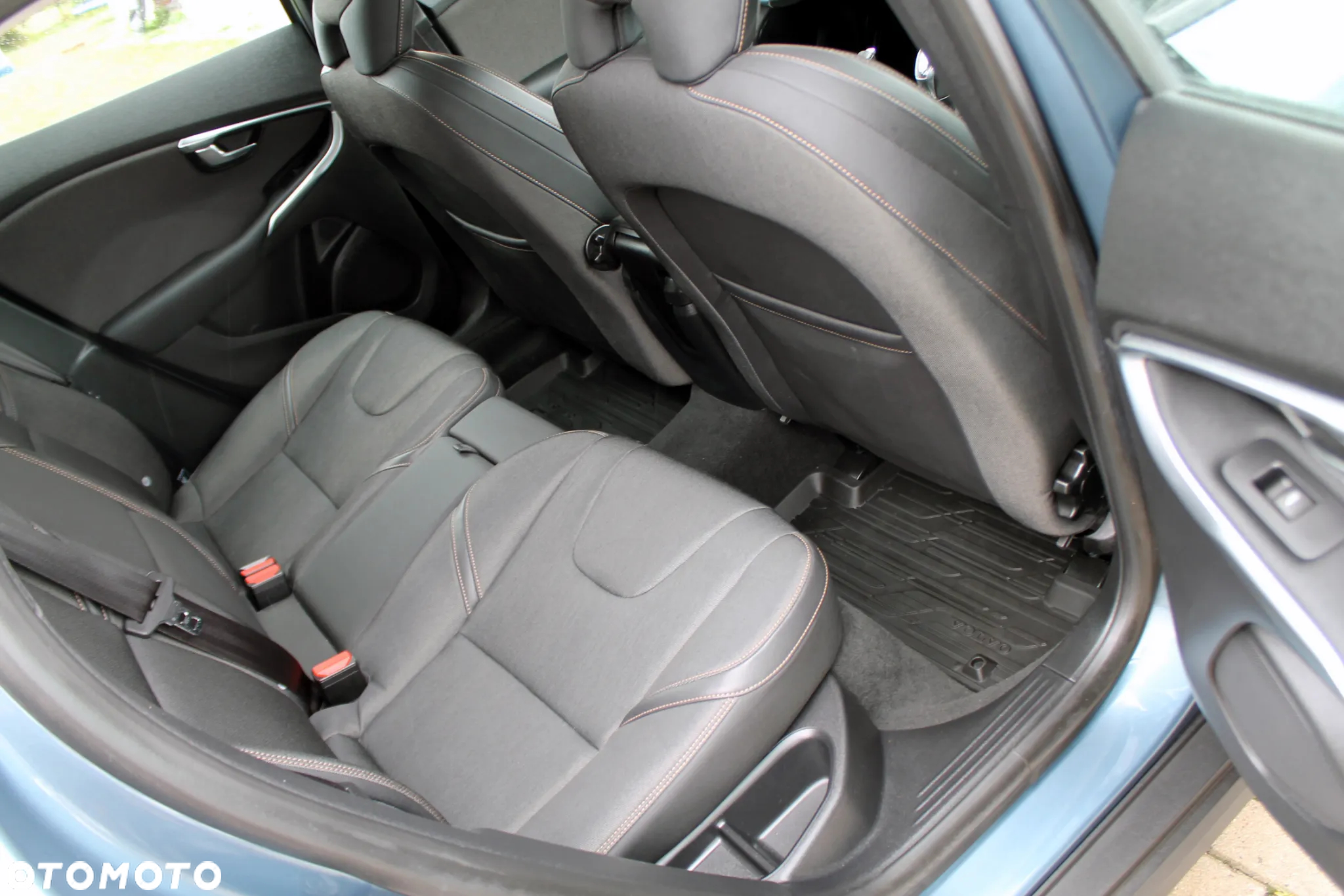 Volvo V40 Cross Country D2 Momentum - 14