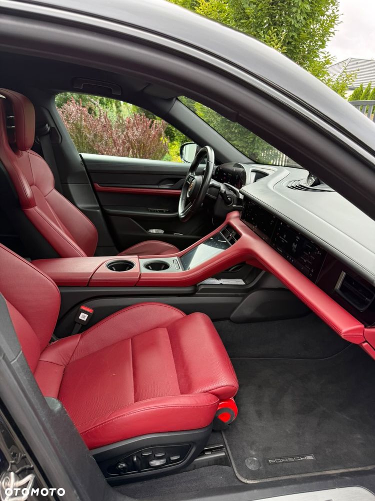 Porsche Taycan 4S - 7