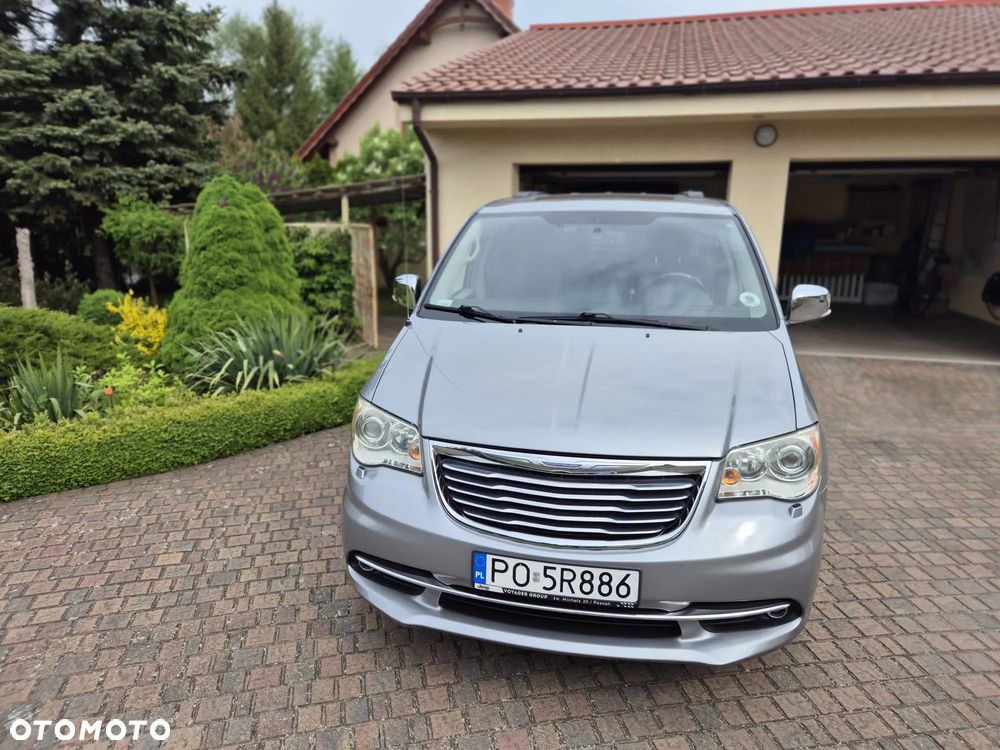 Chrysler Town & Country - 1