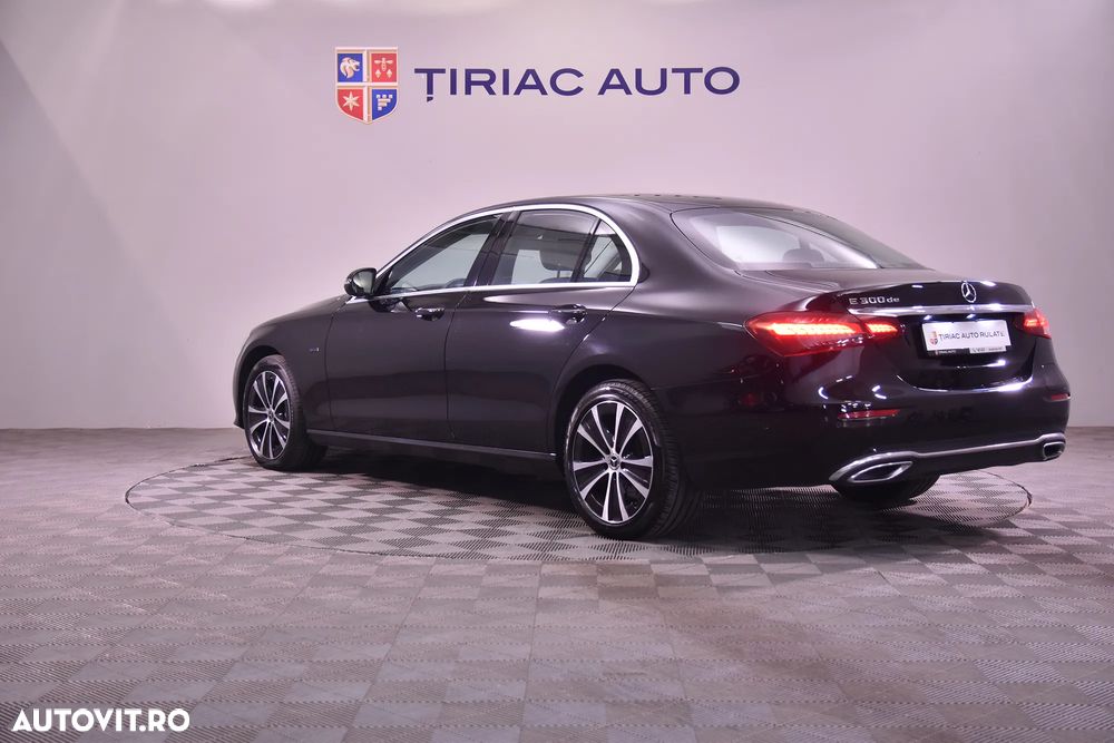Mercedes-Benz E 300 de Aut. - 3
