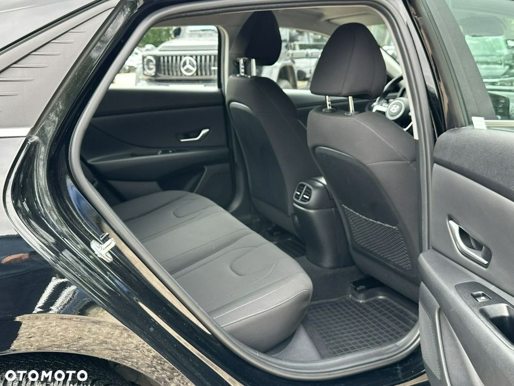 Hyundai Elantra - 18