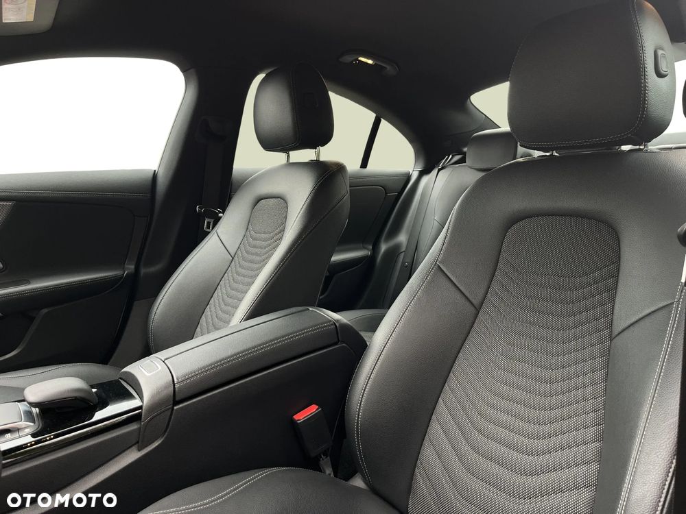 Mercedes-Benz CLA 180 Progressive 7G-DCT - 11
