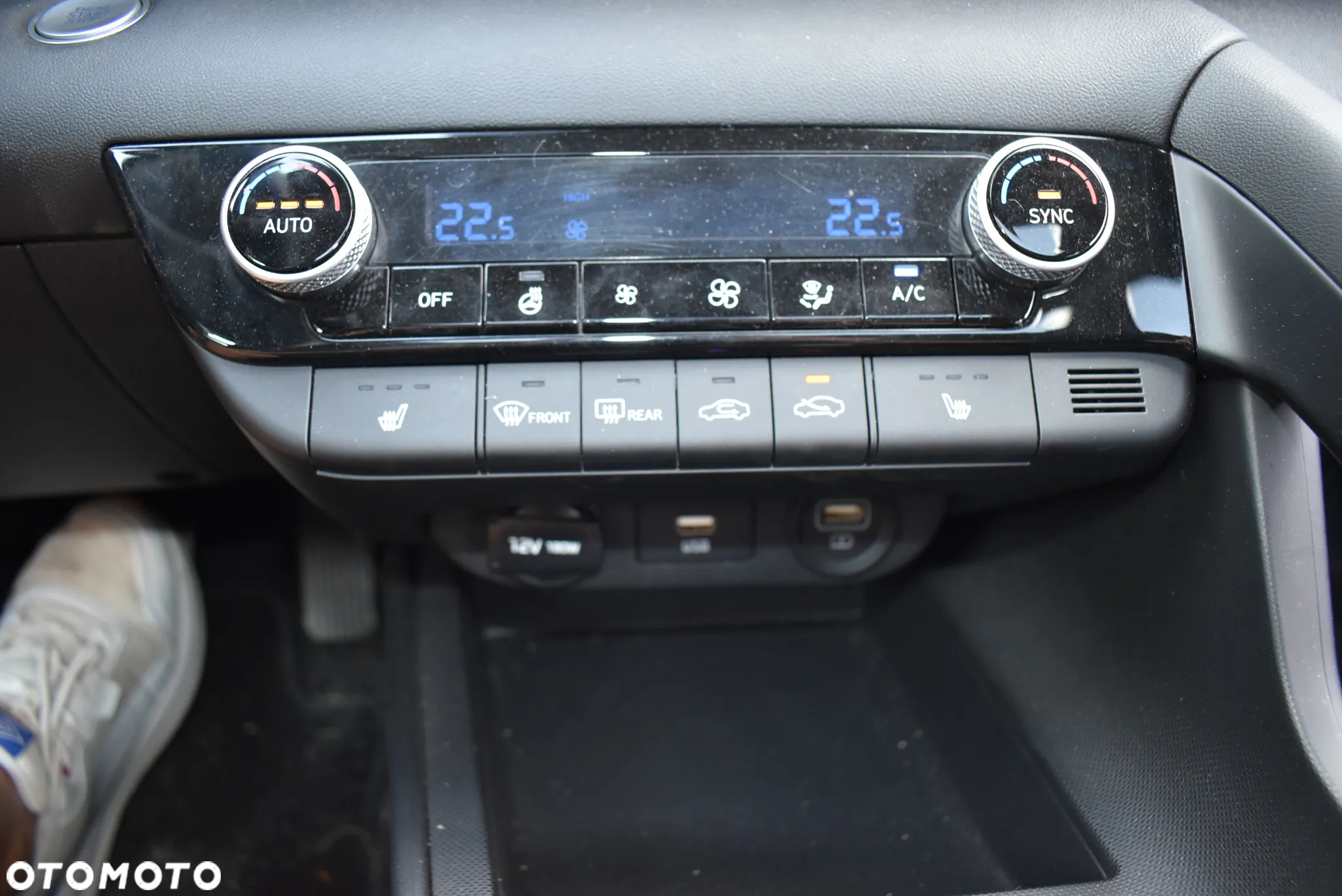 Hyundai Elantra - 32