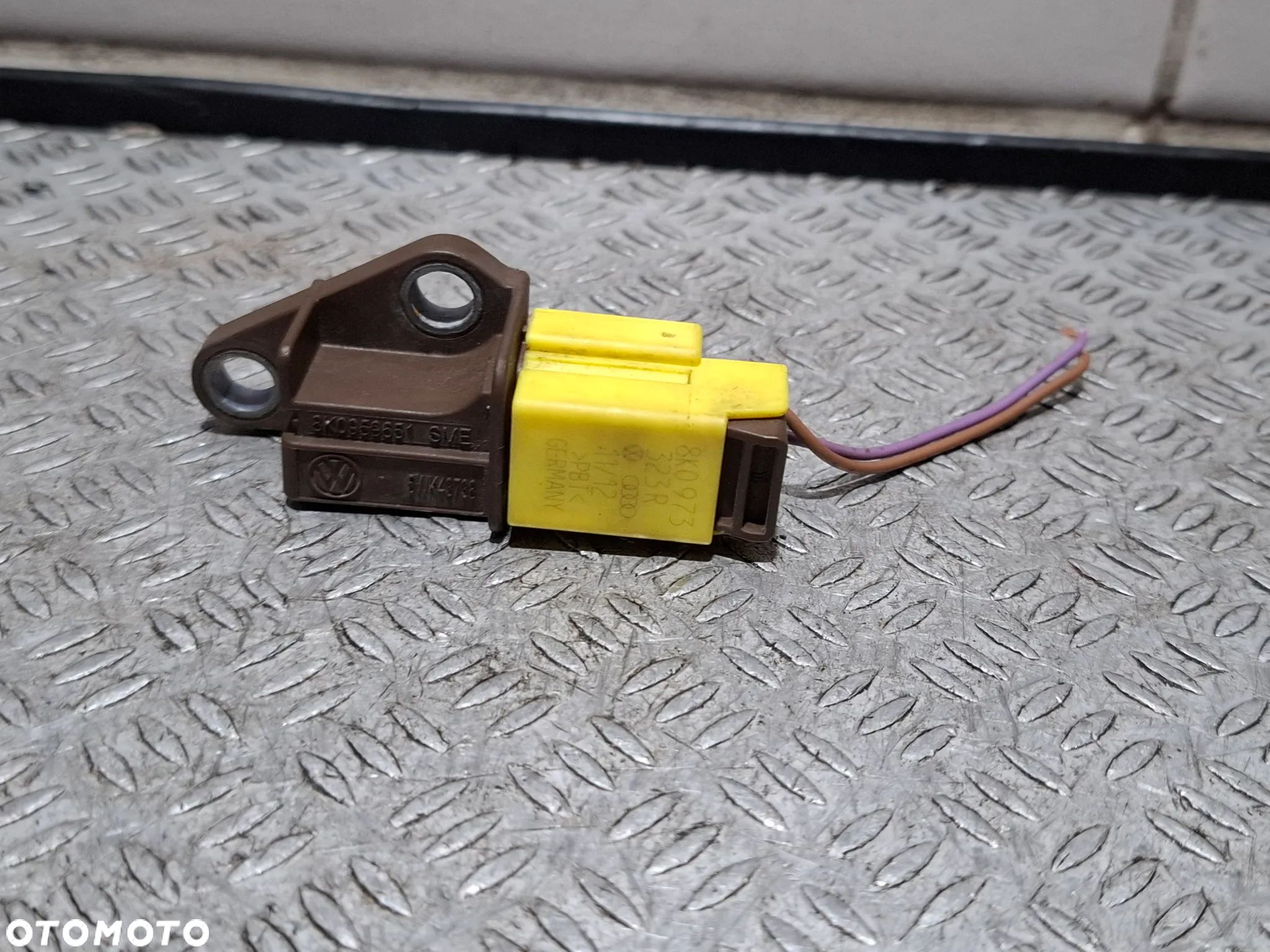 Czujnik uderzenia Audi A4 B8 lift sedan 2013 rok nr 8K0959651 - 1