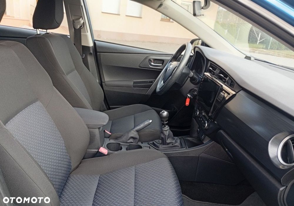 Toyota Auris - 12