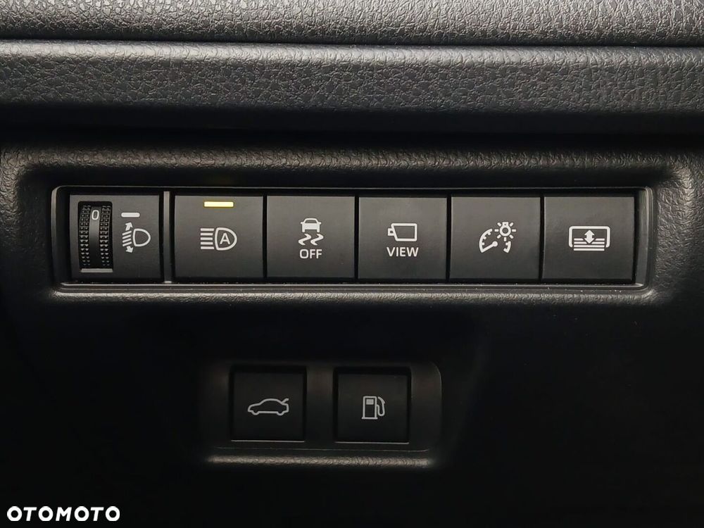 Toyota Camry - 27